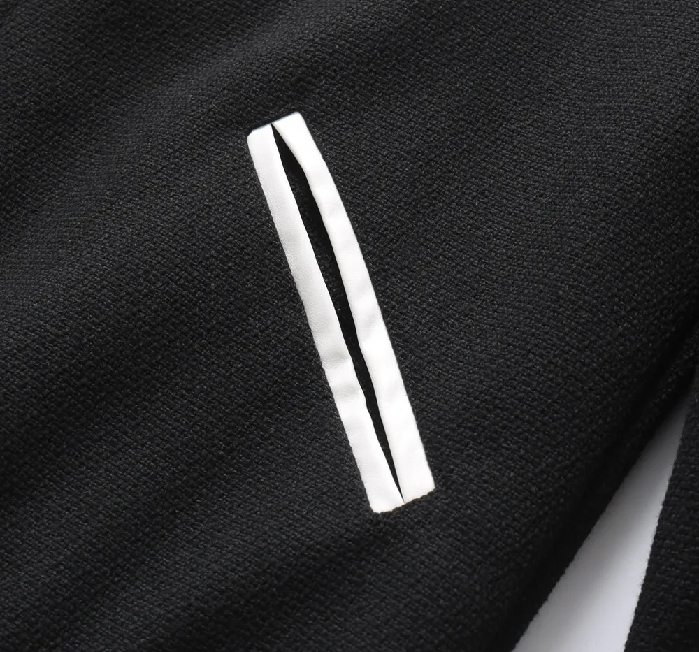 P480 Saint Laurent Paris slp classic leather patchwork black and white baseball collar jacket. Original version 1:1 to develop the highest version on the Internet. It took 2 months to customize pure wool fabric and jacquard ribbing (ordinary machines cannot achieve this jacquard effect). The version is super handsome. The patchwork position is very particular about parking technology. Whether the whole dress looks good or not depends on this position. Same style for men and women. Color: black and white spelling/white/black. Size: 46 48 50 52